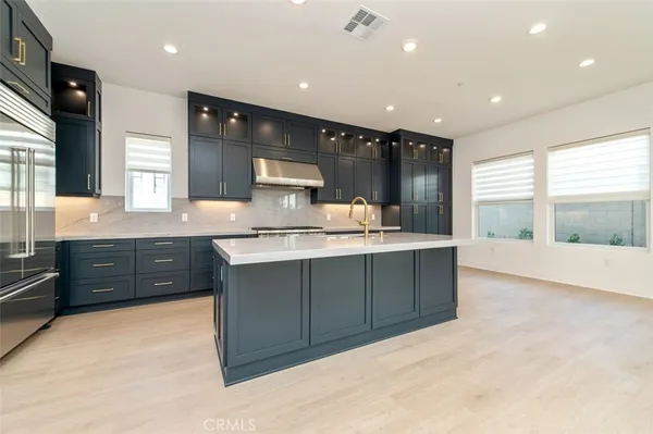 $10,000 | 228 Stage, Irvine, CA 92618