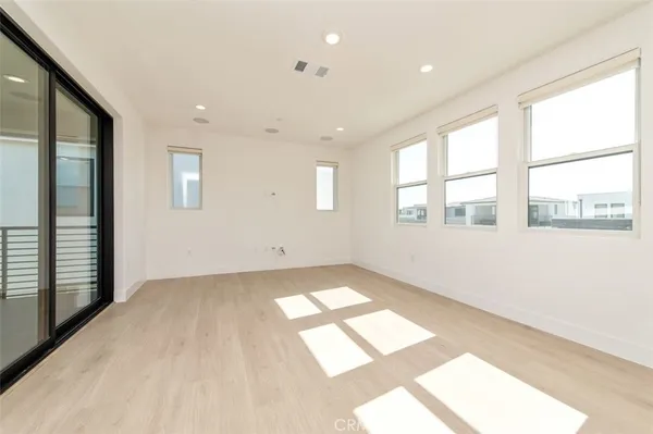 $10,000 | 228 Stage, Irvine, CA 92618