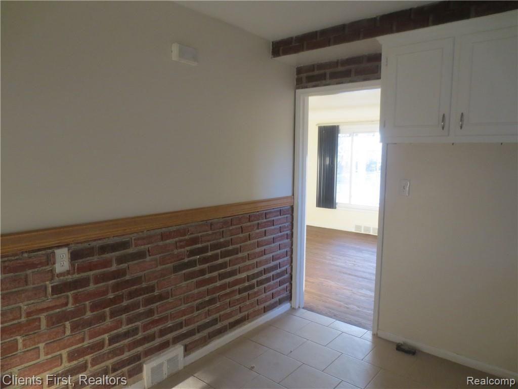 19684 Appleton Street Detroit, MI 48219 - Photo 9 of 20