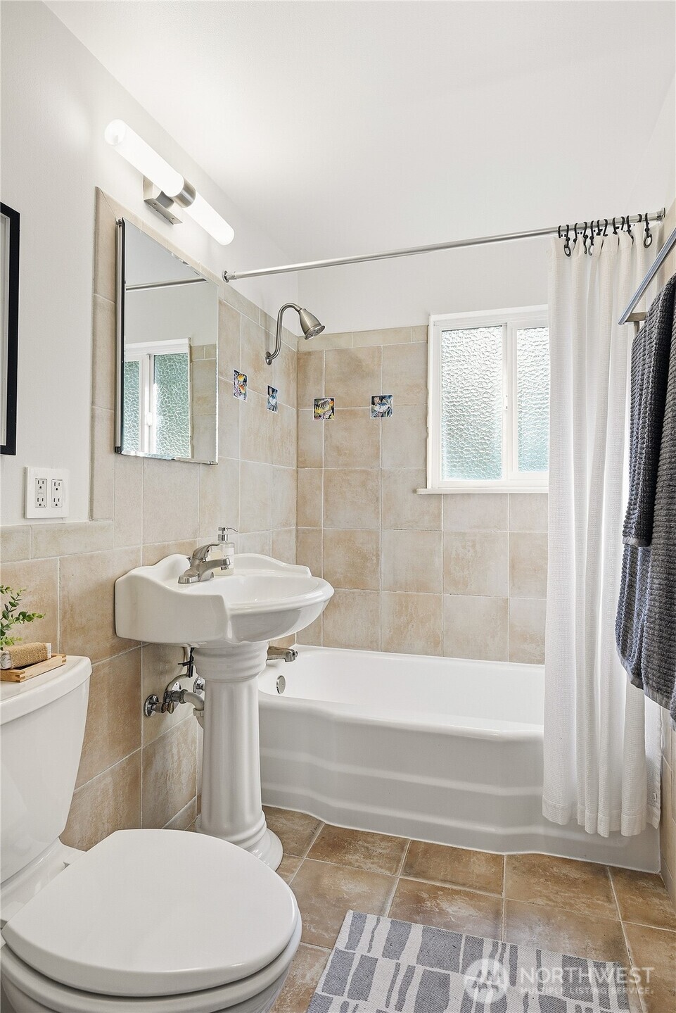 1049 South 112th Street Seattle, WA 98168 - Photo 17 of 27