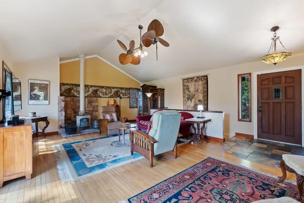 $450,000 | 15553 Middletown Park Drive, Redding, CA 96001
