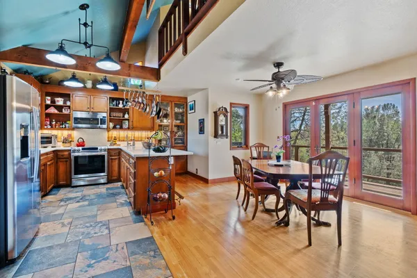 $450,000 | 15553 Middletown Park Drive, Redding, CA 96001
