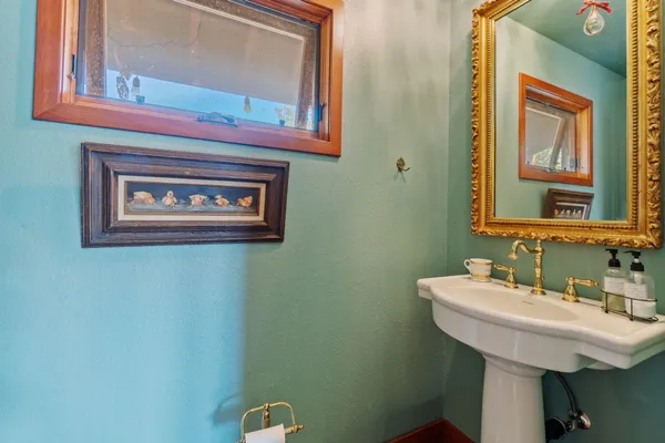 $450,000 | 15553 Middletown Park Drive, Redding, CA 96001