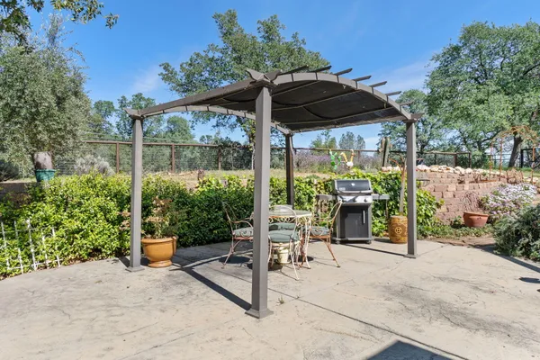 $450,000 | 15553 Middletown Park Drive, Redding, CA 96001