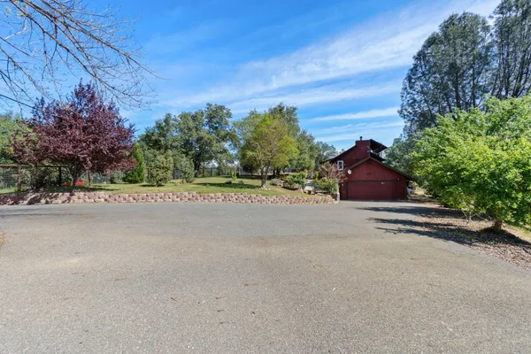 $450,000 | 15553 Middletown Park Drive, Redding, CA 96001