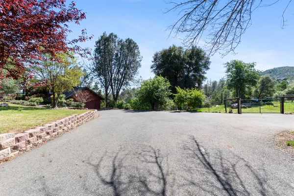 $450,000 | 15553 Middletown Park Drive, Redding, CA 96001