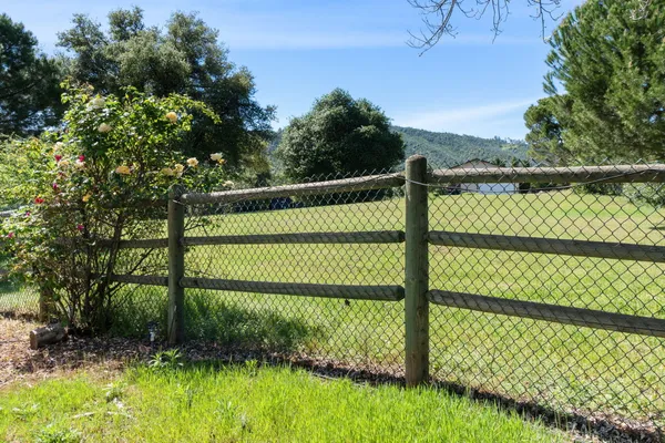 $450,000 | 15553 Middletown Park Drive, Redding, CA 96001