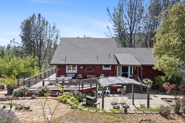 $450,000 | 15553 Middletown Park Drive, Redding, CA 96001