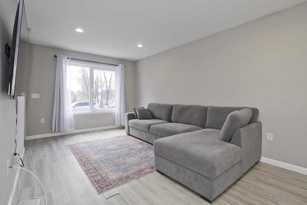 32-34 Clark Street Springfield, MA 01105 - Photo 4 of 23 Gallery Image 4