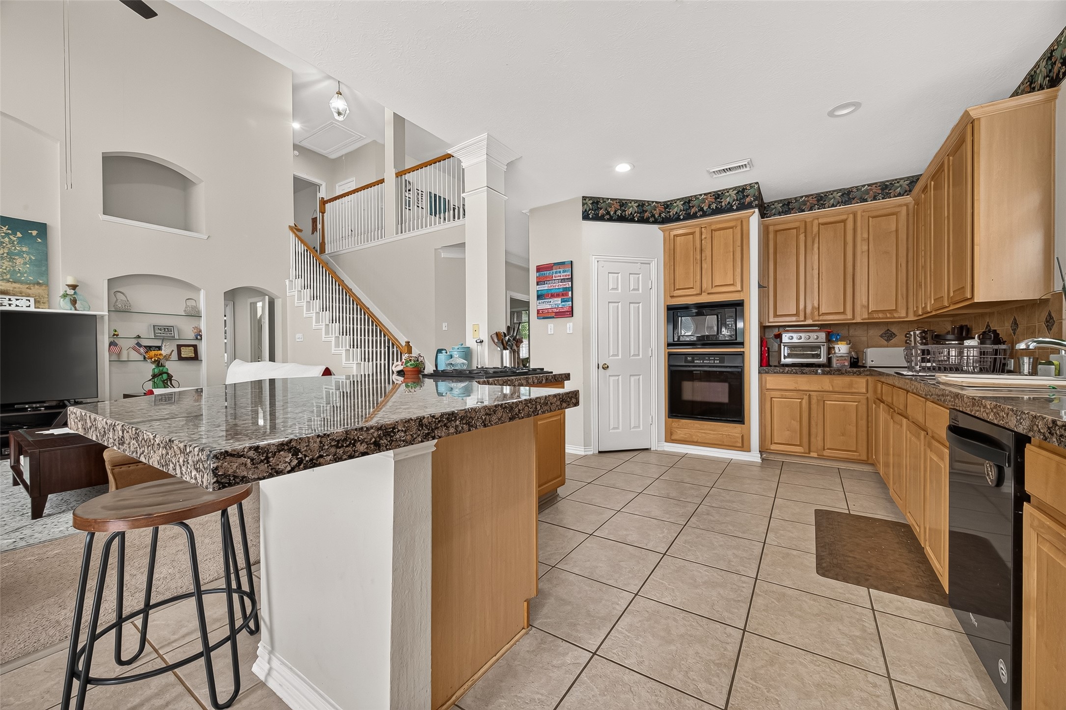 214 Kentwood Ridge Court Sugar Land, TX 77479 - Photo 12 of 38
