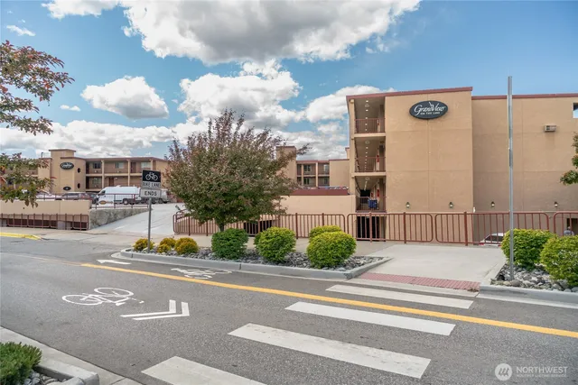 $194,900 | 322 West Woodin Avenue, Unit 711, Chelan, WA 98816
