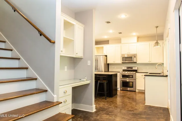 $3,300 | 2 Oakwood Glen Drive, Clinton, MS 39056