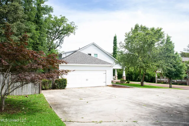 $3,300 | 2 Oakwood Glen Drive, Clinton, MS 39056