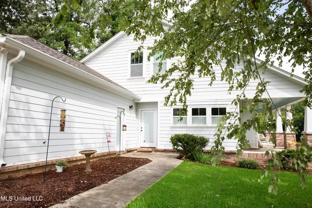 $3,300 | 2 Oakwood Glen Drive, Clinton, MS 39056