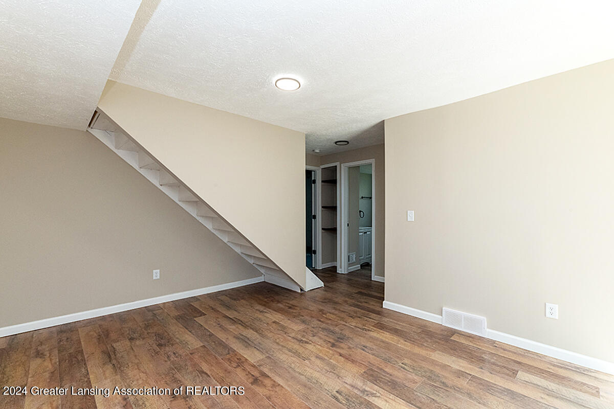 3017 Scarborough Road Lansing, MI 48910 - Photo 18 of 28 _DSC3481