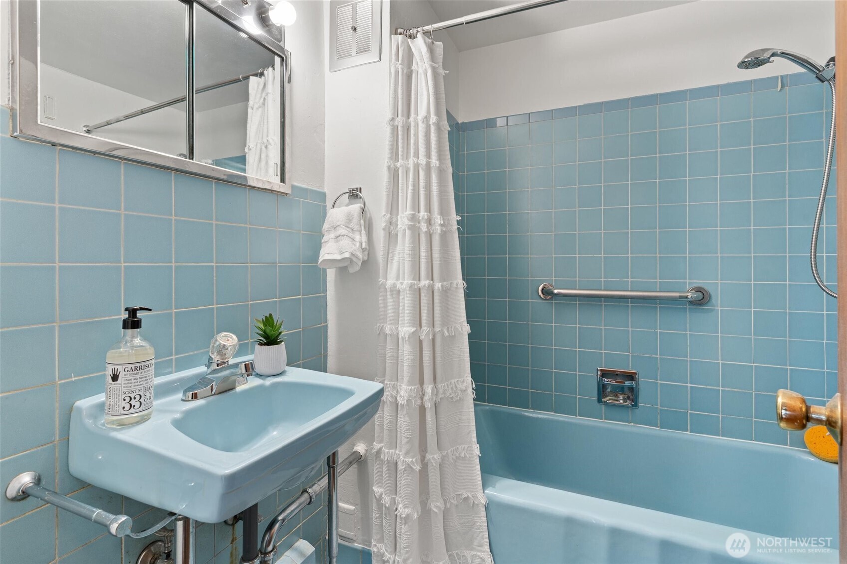 1820 Magnolia Way West Seattle, WA 98199 - Photo 12 of 33