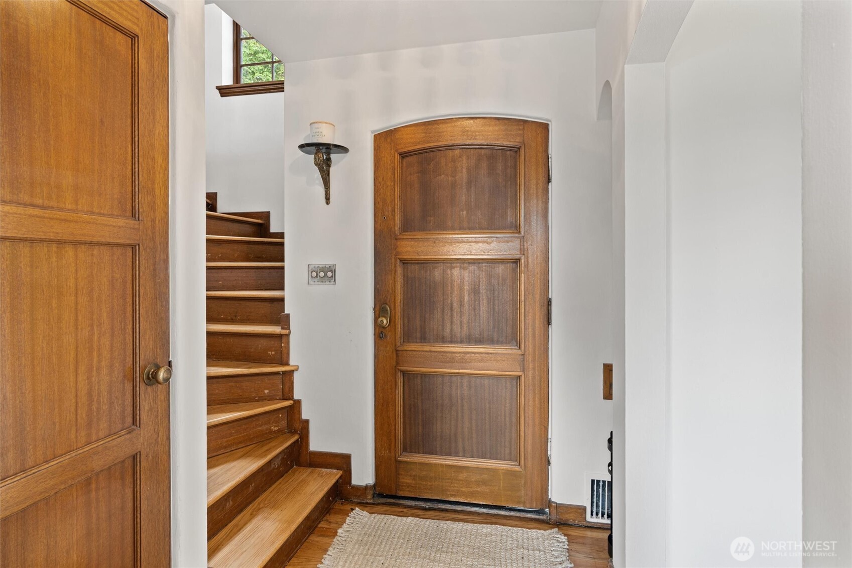 1820 Magnolia Way West Seattle, WA 98199 - Photo 14 of 33