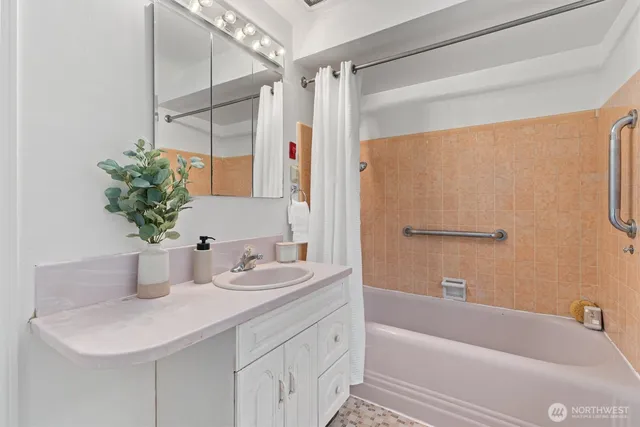 $1,675,000 | 1820 Magnolia Way West, Seattle, WA 98199