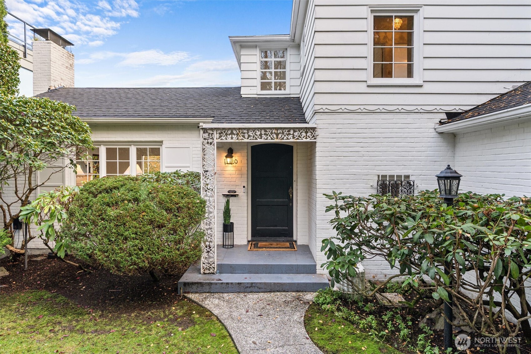 1820 Magnolia Way West Seattle, WA 98199 - Photo 2 of 33