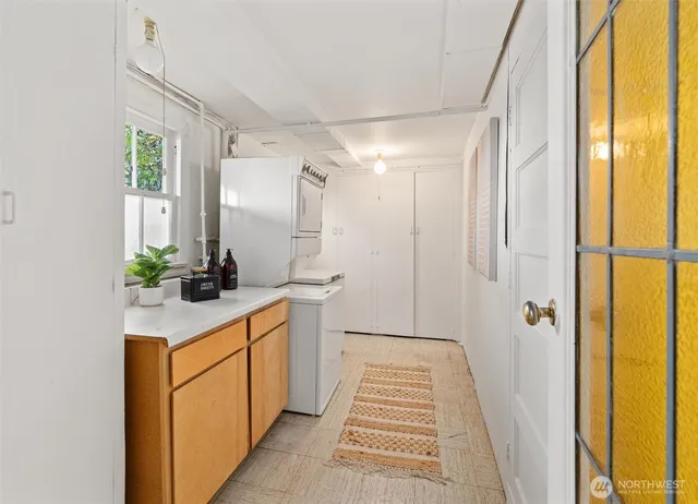 a bathroom with a toilet