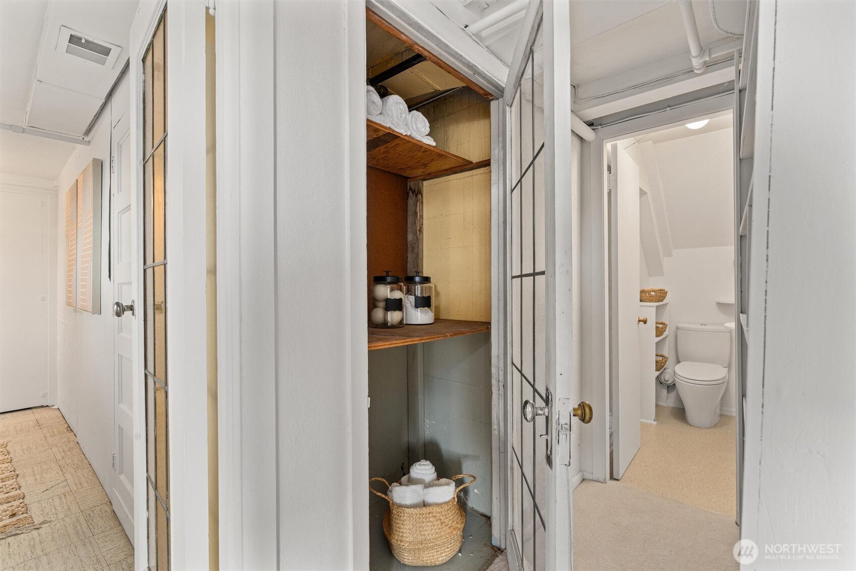 1820 Magnolia Way West Seattle, WA 98199 - Photo 26 of 33 a bathroom with a toilet