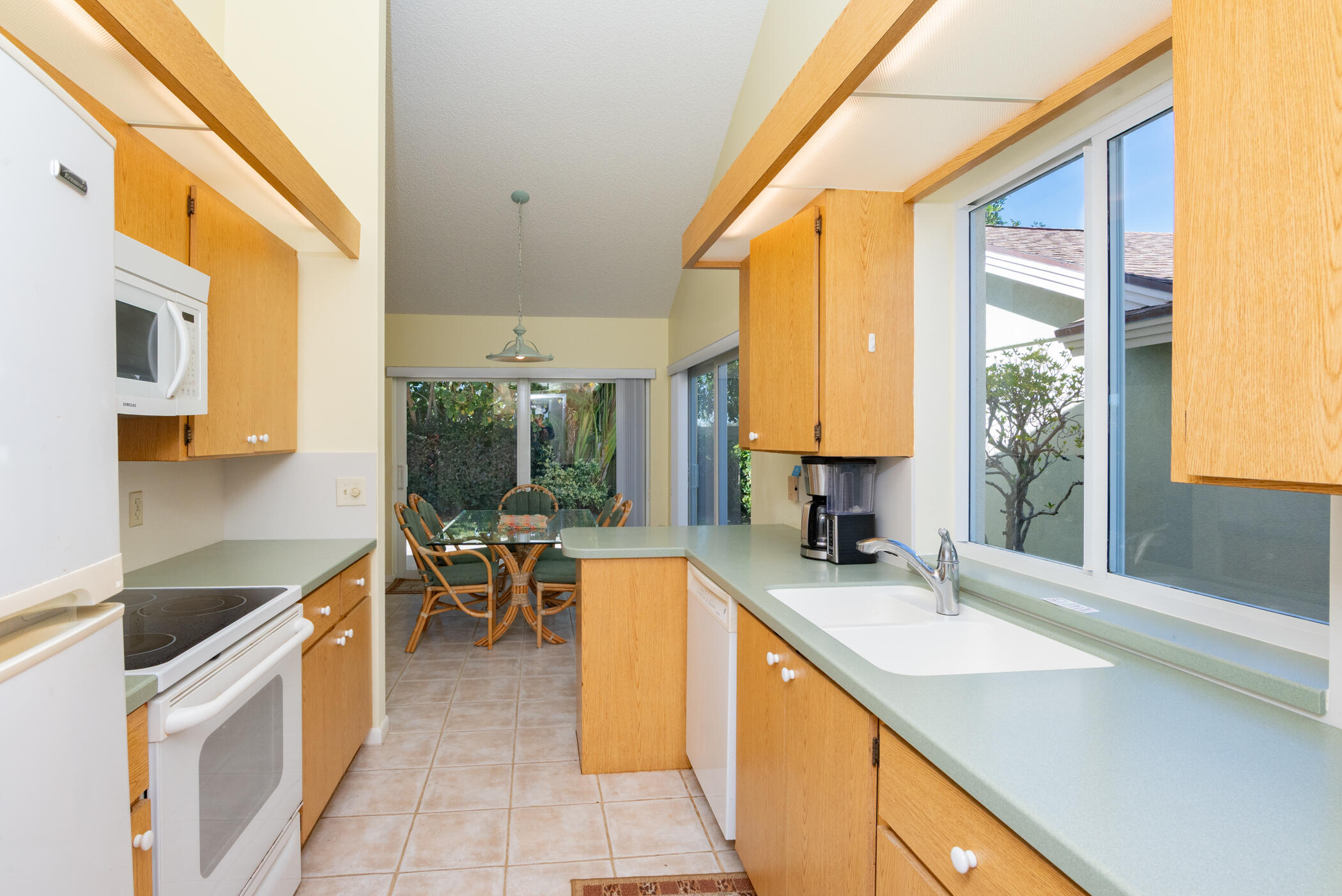 216 Ridge Road Jupiter, FL 33477 - Photo 8 of 32 © Clark-216 Ridge Road-019