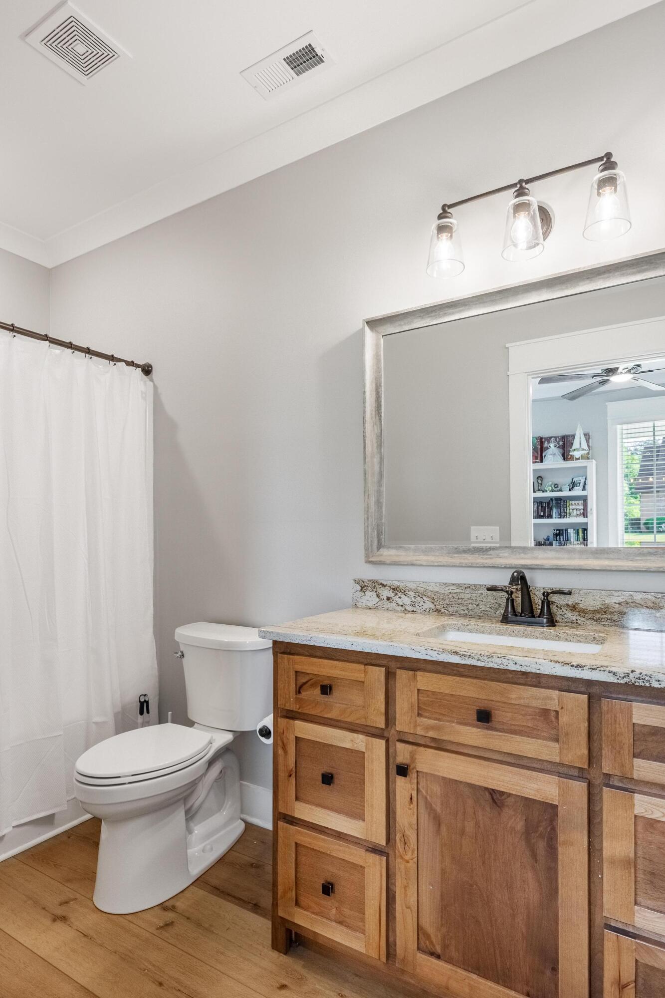 206 Rochelle Circle Northeast Charleston, TN 37310 - Photo 29 of 48 2026_04_April_206_Rochelle_Cir_NE_0044