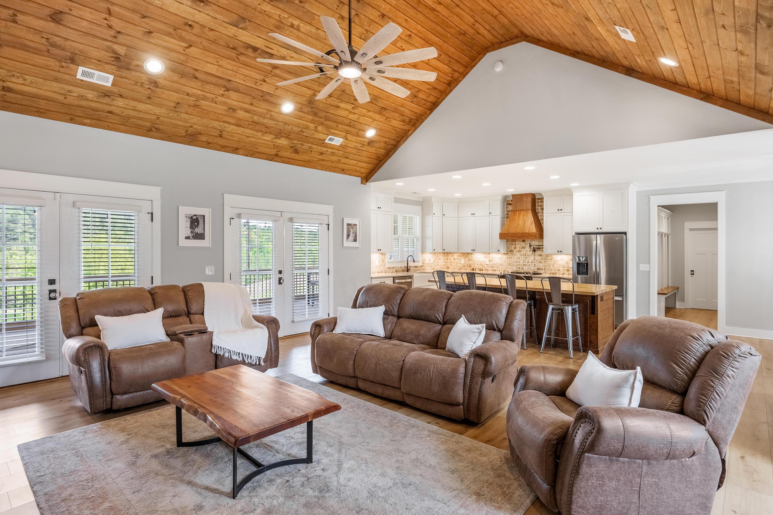 206 Rochelle Circle Northeast Charleston, TN 37310 - Photo 7 of 48 2026_04_April_206_Rochelle_Cir_NE_0020