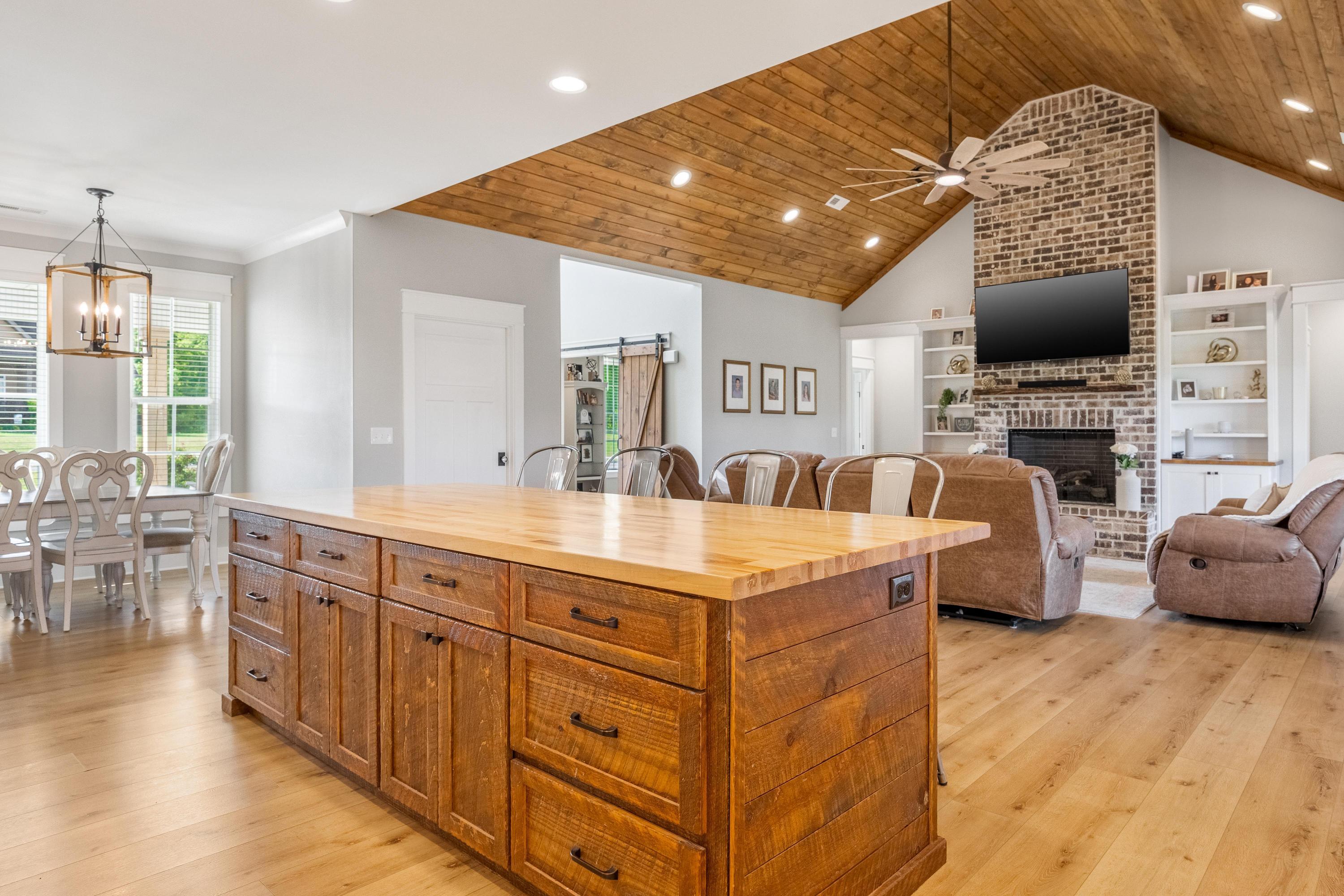 206 Rochelle Circle Northeast Charleston, TN 37310 - Photo 9 of 48 2026_04_April_206_Rochelle_Cir_NE_0025