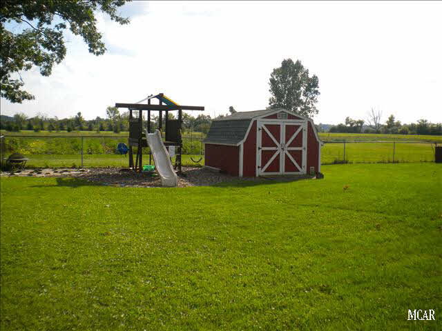 8051 Blue Bush Road Maybee, MI 48159 - Photo 15 of 17 20018618-14.JPG