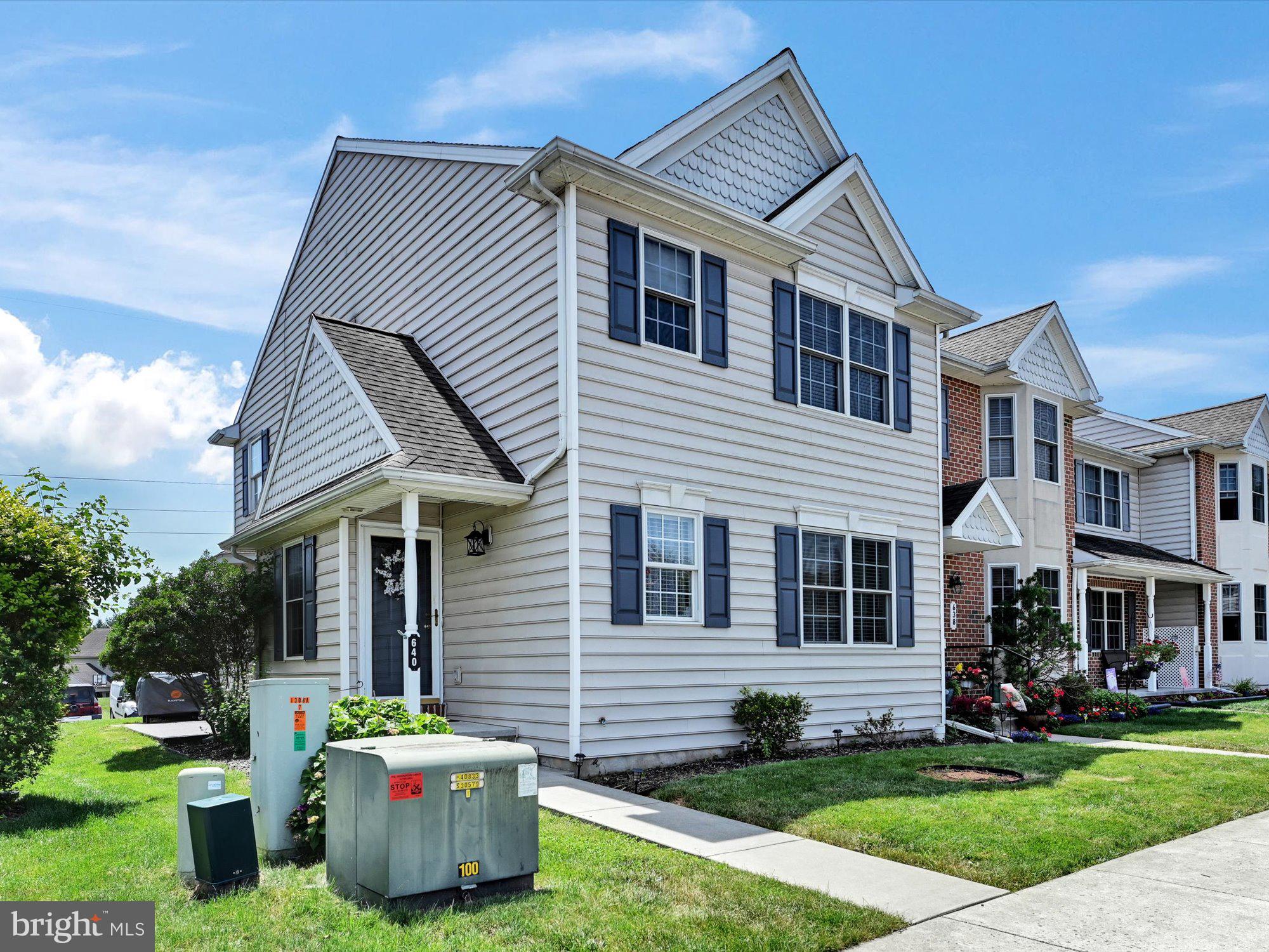 640 Chickadee Drive Lititz, PA 17543 - Photo 2 of 28