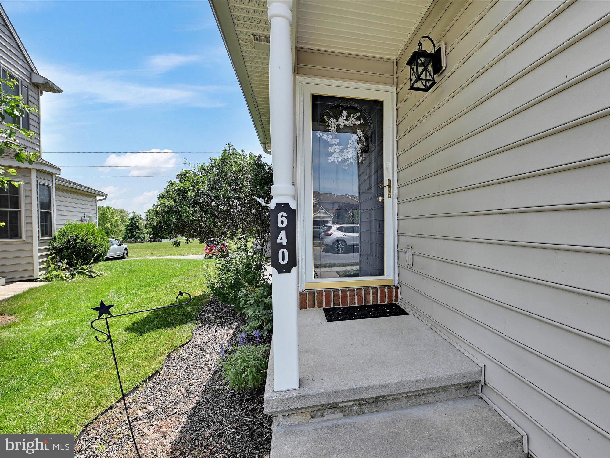 640 Chickadee Drive Lititz, PA 17543 - Photo 4 of 28