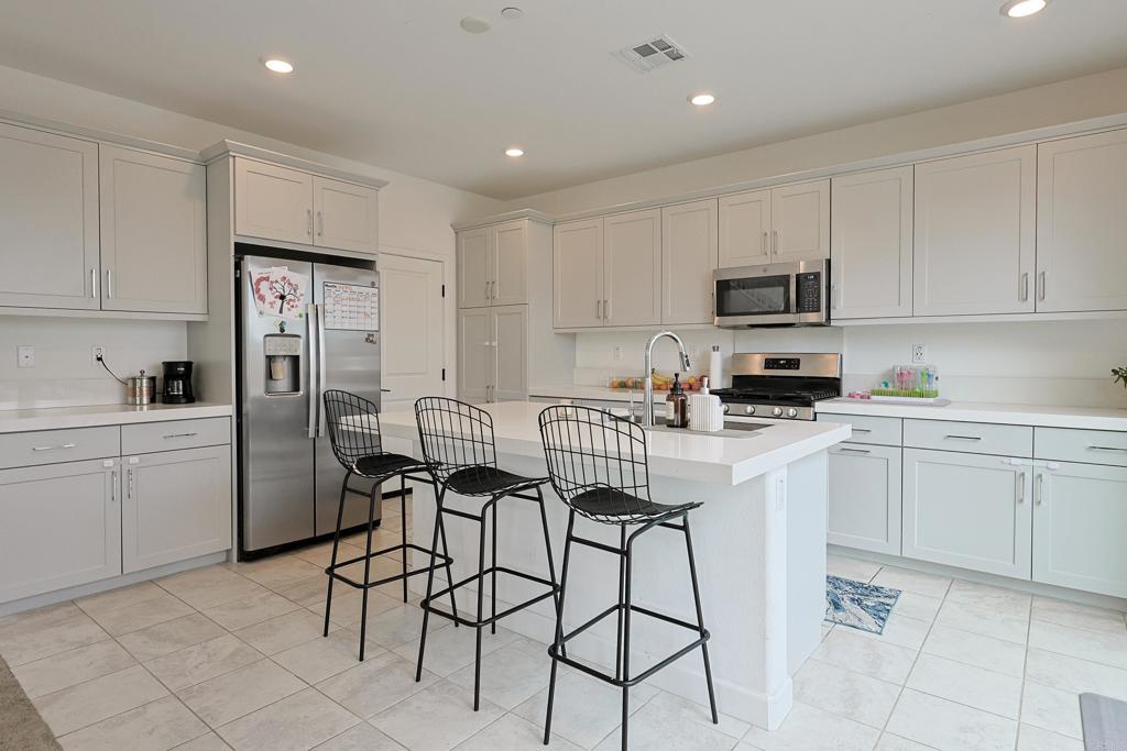 10134 Hercules Way Spring Valley, CA 91977 - Photo 4 of 32