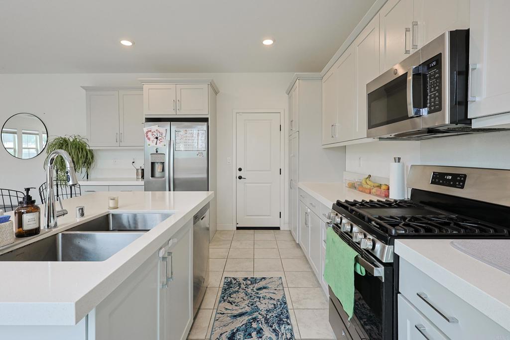 10134 Hercules Way Spring Valley, CA 91977 - Photo 10 of 32