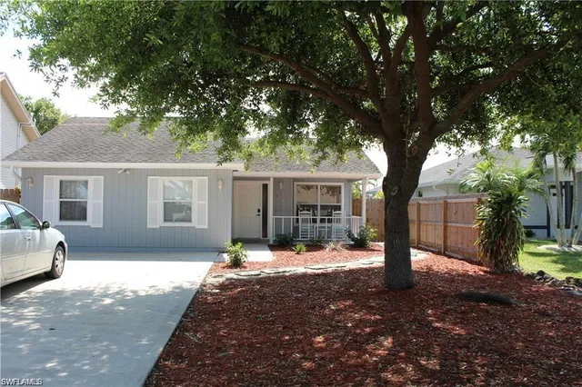 $3,000 | 858 97th Avenue North, Naples, FL 34108