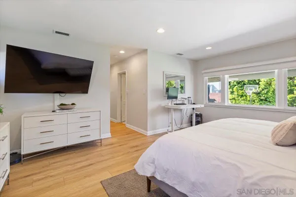 $1,349,000 | 3544 Gardenia Avenue, Long Beach, CA 90807