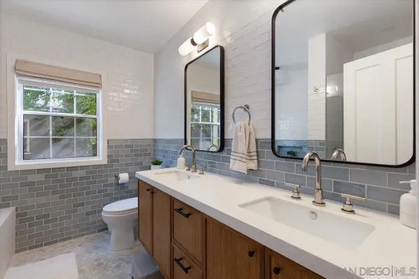 $1,349,000 | 3544 Gardenia Avenue, Long Beach, CA 90807