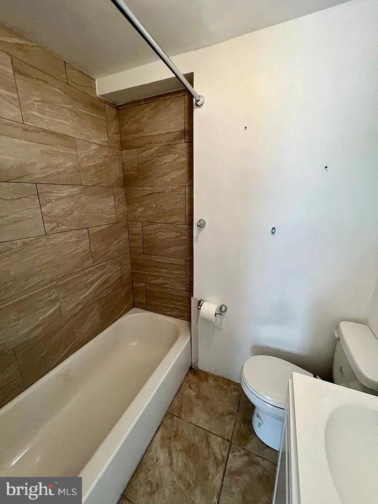 501 East Haines Street, Unit 3 Philadelphia, PA 19144 - Photo 6 of 6 a bathroom with a toilet and bathtub