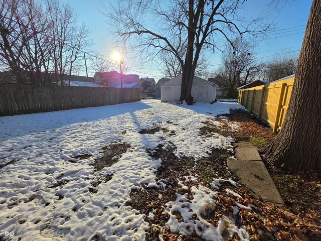 $750 | 1116 North Dearborn Street, Indianapolis, IN 46201