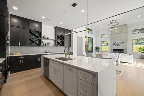 $1,399,999 | 419 Hazeltine Drive, Lakeway, TX 78734