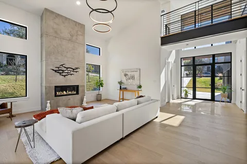 $1,349,900 | 419 Hazeltine Drive, Lakeway, TX 78734