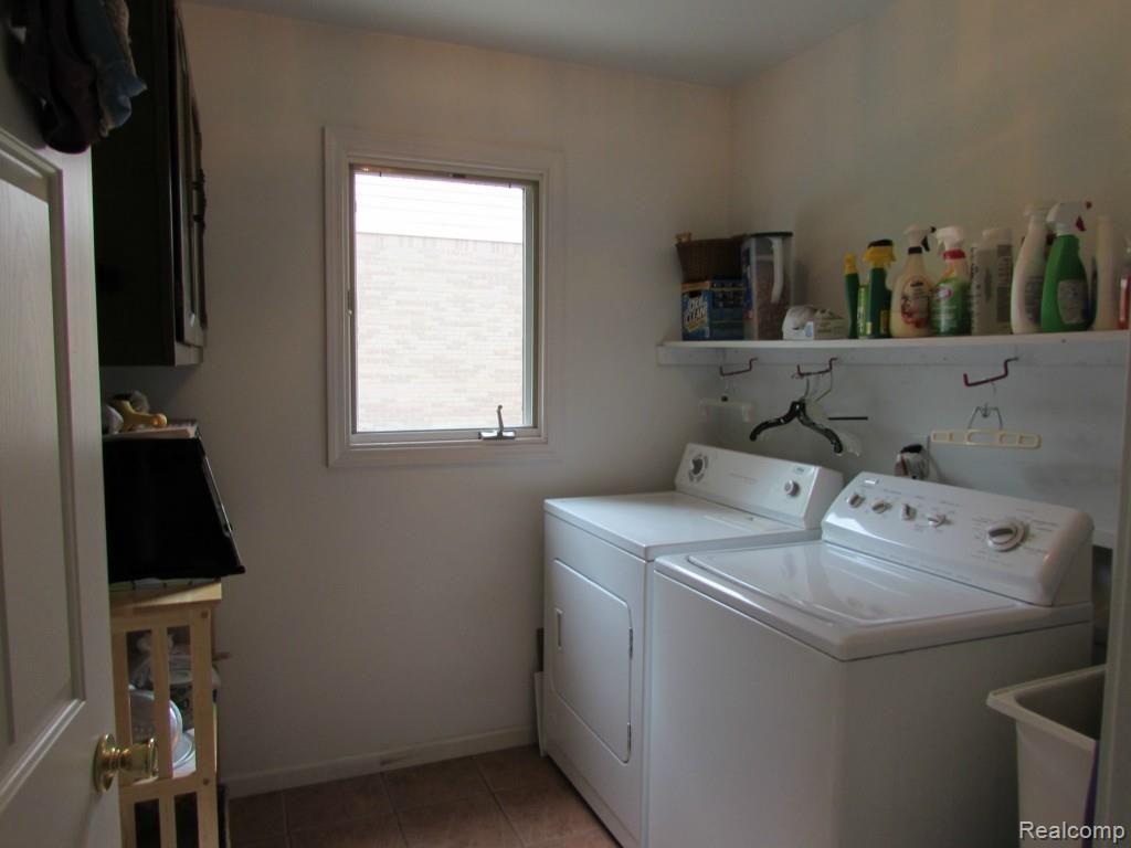 17364 Cross Winds Road Livonia, MI 48152 - Photo 9 of 29 17364 Cross Winds 011.jpg