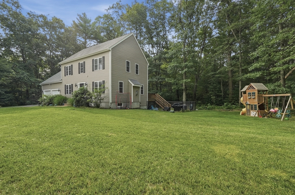 8 Chessman Road Mansfield, MA 02048 - Photo 4 of 36 Gallery Image 4