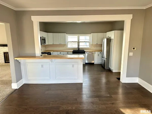 $209,900 | 224 West Greenwood Avenue, Jacksonville, IL 62650