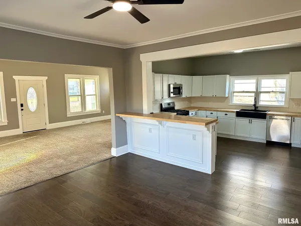 $209,900 | 224 West Greenwood Avenue, Jacksonville, IL 62650
