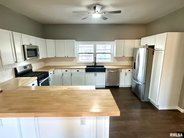 $209,900 | 224 West Greenwood Avenue, Jacksonville, IL 62650