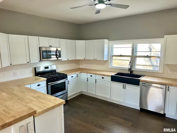 $209,900 | 224 West Greenwood Avenue, Jacksonville, IL 62650