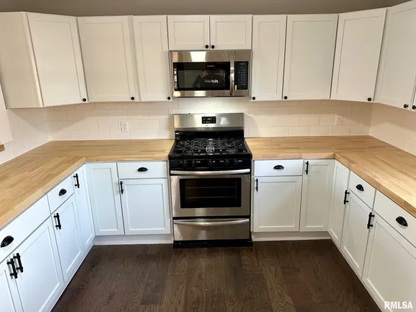 $209,900 | 224 West Greenwood Avenue, Jacksonville, IL 62650