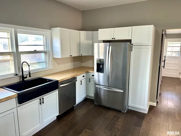 $209,900 | 224 West Greenwood Avenue, Jacksonville, IL 62650