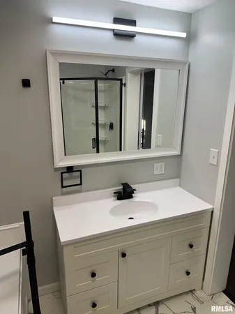 $209,900 | 224 West Greenwood Avenue, Jacksonville, IL 62650